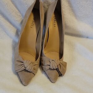 Vaneli Beige Suede Bow Heels 9M